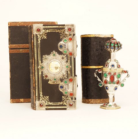 Set of vinaigrette and hymnbook, silver. Royal 
silversmith Jens Jensen, Sonderborg, Denmark, 1867