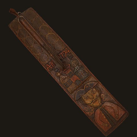 Originaldekoriertes Mangelbrett. Datiert 1794. L: 
57cm