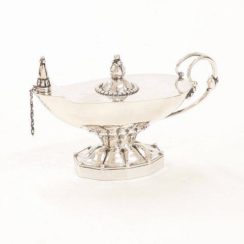 Georg Jensen: Oil lamp, silver. Period 1925-32. 
#12. H: 7,9cm. L: 14,5cm. W: 167gr
