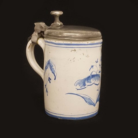Lid cup, faience. Morsø, Denmark. circa 1780. H: 
15cm