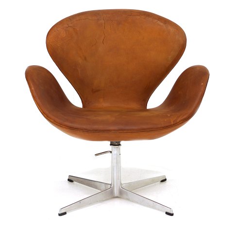 Arne Jacobsen: "Swan Chair". Easy chair with frame 
of aluminium. Produced by Fritz Hansen