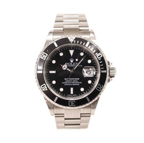 A ref. 16610 Rolex Submariner. With box and 
papers. Sold for the first time 14.02.2004 in 
Denmark. D: 40mm