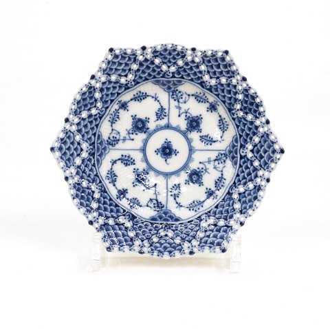 Royal Copenhagen: Set of 6 blue fluted full lace 
plates. D: 17cm