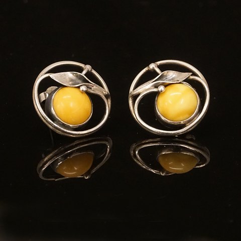 A pair of Sterlingsilver earrings. D: 2cm