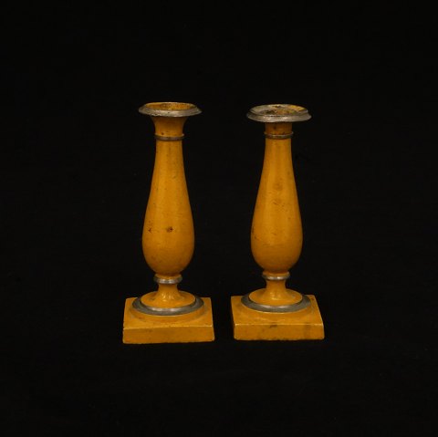 A pair of 19th century small yellow decoarated 
pewter candlesticks. Denmark circa 1830. H: 10cm