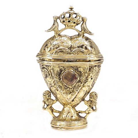 Amager-Riechdose aus vergoldetem Silber. Bendix 
Christensen, Kopenhagen, 1773. H: 8,7cm. G: 62gr