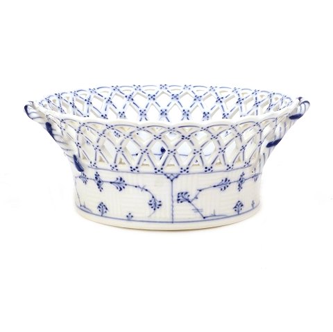 Royal Copenhagen blue fluted full lace fruit bowl 
1052. Nice 1. quality. H: 9cm. D: 26cm