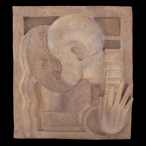 Relief udført i kunststen i dyb relief med motiv i 
form af mand & kvinde. Utydeligt signeret. Mål: 
48x42cm
