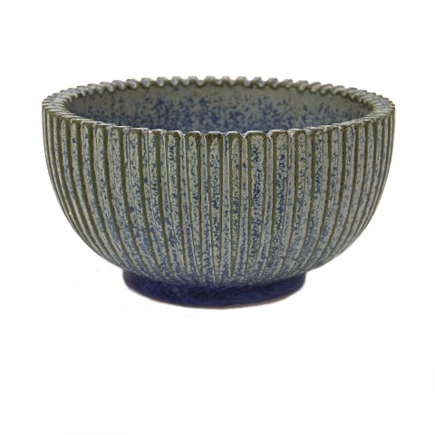 Arne Bang, Denmark, stoneware bowl 118. Signed. H: 
6,7cm. D: 12,1cm