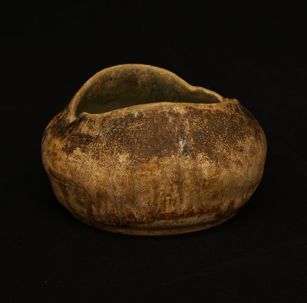 Karin Blom, 1881-1951, for Royal Copenhagen: Brown glazed stoneware bowl. Signed 
and dated 21/5-1917. H: 7cm. D: 12cm