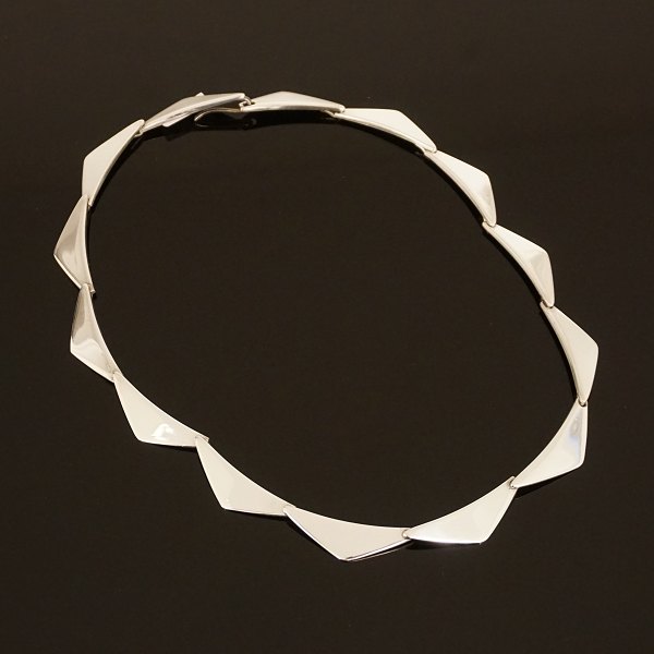 A Hans Hansen Sterlingsilver necklace. #315. L: 42cm. W: 40gr