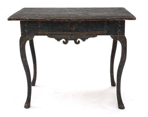Originaldekoreret bord. Sort med mørke stafferinger. Sverige ca. år 1750