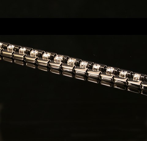 Armbånd, 14kt hvidguld, besat med 15 diamanter. L: 20,5cm