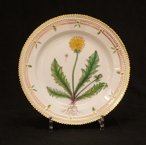 Royal Copenhagen: Flora Danica tallerken. Porcelæn. #3550. D: 22cm