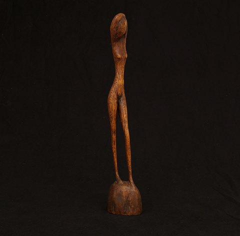 Stor Otto P.-figur: Kvinde. Træ. Signeret. H: 48cm