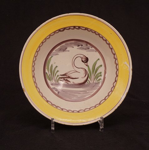 Fajance tallerken med motiv i form af svane. Kellinghusen ca. år 1800. D: 23cm