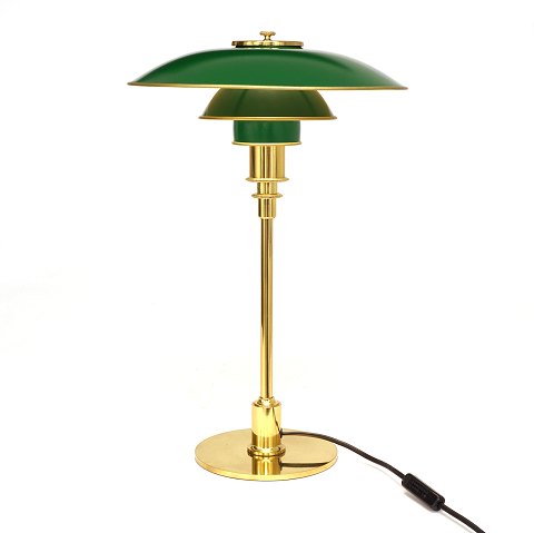 Poul Henningsen, 1894-1967:  PH 3/2 bordlampe,  med grønlakerede metalskærme og stel i poleret messing. H: 45cm