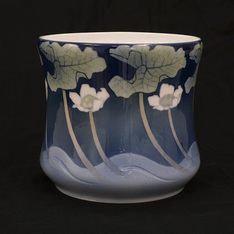 Anna Smidth for Royal Copenhagen: Unika vase #6543. H: 21cm. D: 21cm