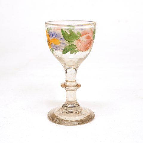 Emaljedekoreret snapseglas. Fremstillet ca. år 1860. H: 9cm