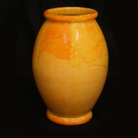 Svend Hammershøi for Kähler: kolossal vase i uranglasur. Signeret. H: 56cm