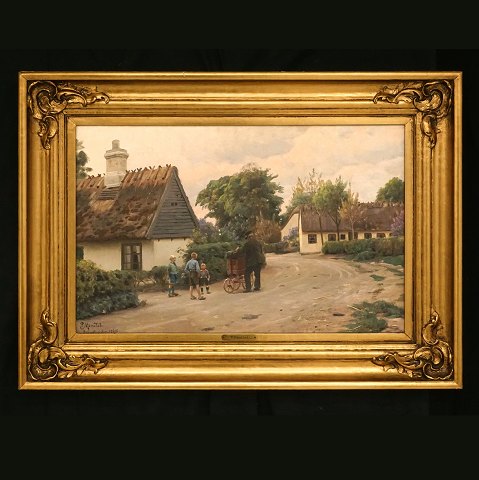 Peder Mønsted, 1859-1941, Öl auf Leinen. Dorfmotiv mit Kindern und Leierkastenmann. Signiert und datiert 1928. Lichtmasse: 39x59cm. Mit Rahmen: 59x79cm