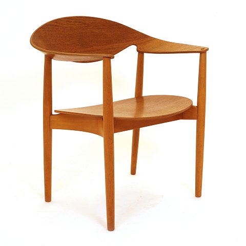 Ejnar Larsen & Aksel Bender Madsen: "Metropolitan Chair" i teak.Design fra 1949.Produceret i 1950erne af Fritz Hansen og med mærke herfra.Under sæde original label med betegnelen "4201 teak"
