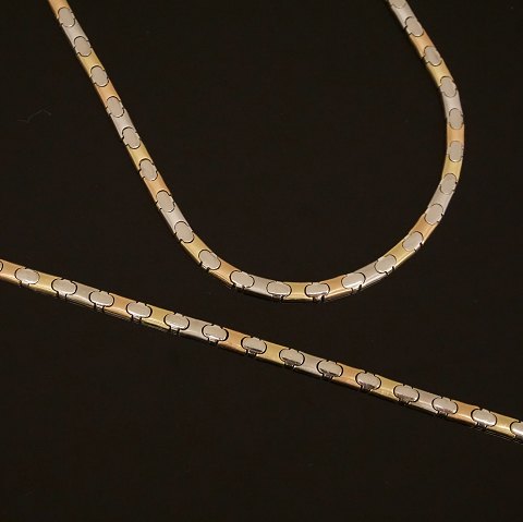 Smykkesæt i 14kt guld bestående af collier og armlænke i rødt, hvidt og gult guld. L halskæde: 44,5cm. L armlænke: 20cm