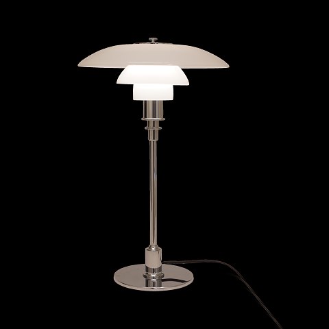 Poul Henningsen: PH 3/2 bordlampe med stel i krom. Produceret af Louis Poulsen. H: 46cm