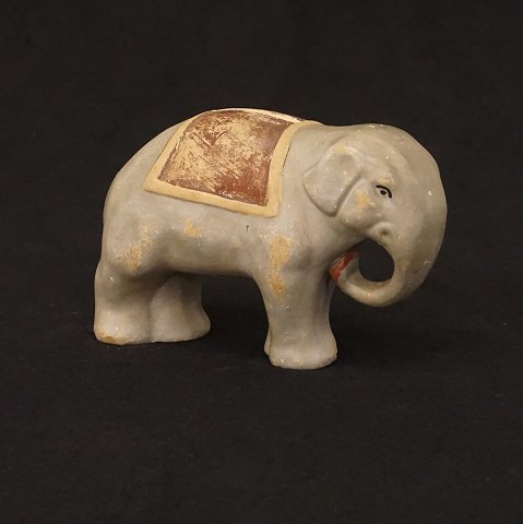 Sparebøsse i form af elefant. Danmark ca. år 1900. L: 13,5cm