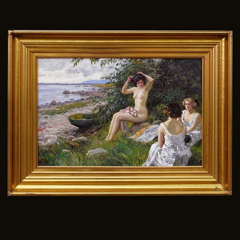 Paul Fischer, 1860-1934, tre badepiger på en strand. Olie på lærred. Signeret. Lysmål: 42x62cm. Med ramme: 62x82cm