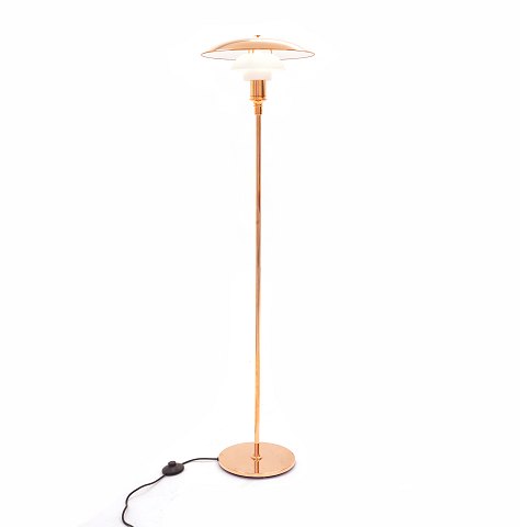 Poul Henningsen: Standerlampe PH 3½/2½ i kobber. Ekstra  overskærm i hvidt opalglas medfølger. Pæn stand. H: 131cm