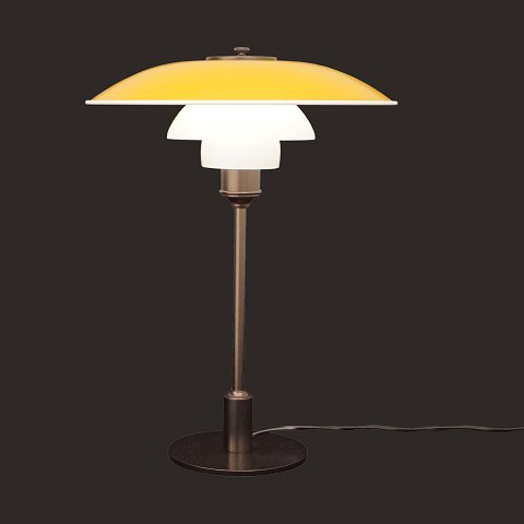 PH 3½/2½ bordlampe med gul overskærm i metal. Fremstillet af Louis Poulsen. Fremstår som ny. H: 45cm