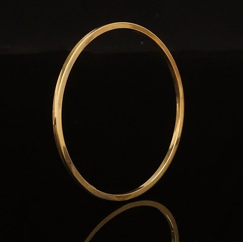 Guldarming i 8kt guld. Indv. diameter: 6,6cm. Tykkelse: 2,5mm