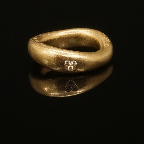 Lynggaard Love ring nr. 5. Charlotte Lynggaard Love ring i 14kt guld med diamant. Ringstr. 56. V: 9,8gr