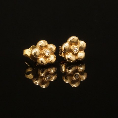 A pair of 14kt gold earrings by Ole Lynggaard, Copenhagen. D: 8mm