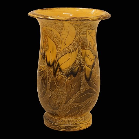 Stor Kähler vase med floral reliefdekoration. Signeret "HAK. keramik. urangul glasur. Danmark". H: 45cm