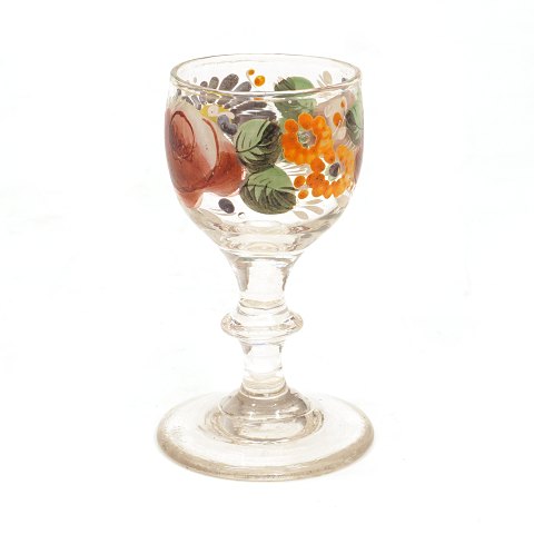 Emaljedekoreret glas med rosenmotiver. Fremstillet ca. år 1860. H: 8,8cm