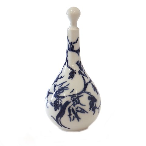 B&G porcelain vase by Axel Salto. Type exhibited 
at the International Exhibition of Modern 
Decorative and Industrial Arts Paris 1925. H: 17cm