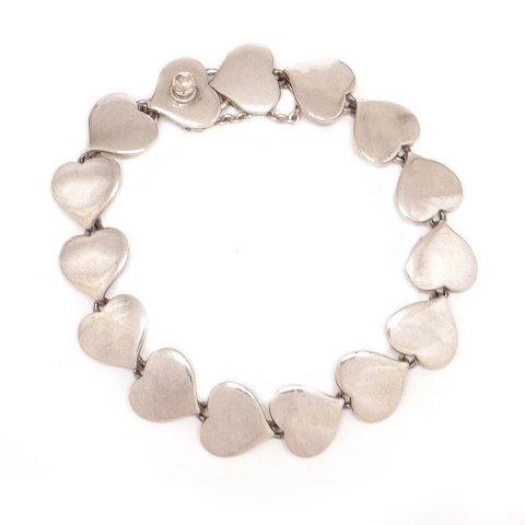 Hans Hansen, Denmark, sterlingsilver bracelet with 
hearts. L: 20,5cm