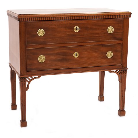 Northgerman Louis XVI mahogany commode. 
Manufactured in Altona circa 1780. H: 77cm. Top: 
79x43cm