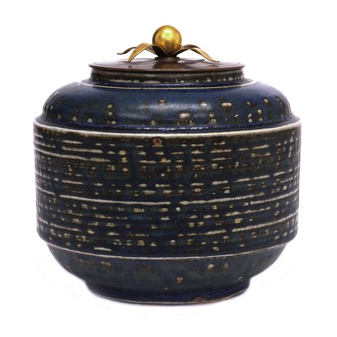 Carl Halier for Royal Copenhagen stoneware vase 
with bronze lid by Knud Andersen. Signed Carl 
Halier 31-3 1930. H: 18cm