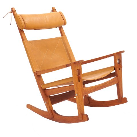 Hans J. Wegner Keyhole rocking chair. Oak and 
leather with patina. Designed 1967. H: 102cm