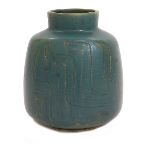 Very large Saxbo stoneware vase by Eva Stæhr 
Nielsen. H: 40cm. W: 32cm