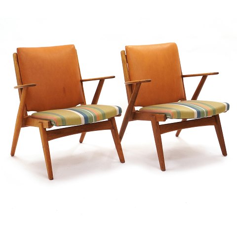 Pair of rare lounge chairs, oak, by Arne 
Wahl-Iversen 1954 manufactured by Hans Hansen & 
Son, Odense