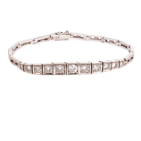 18kt white gold bracelet with 11 diamonds ca. 
0,03-0,25ct. Ca. total of 1,2ct. L: 19cm