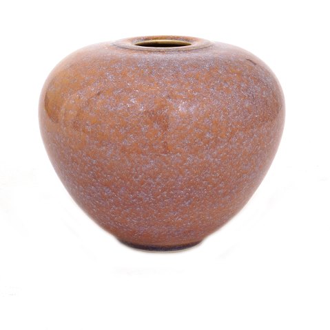 Per Weiss, Denmark, 1953-2023, stoneware vase. 
Signed Weiss 20. H: 12cm. D: 14cm