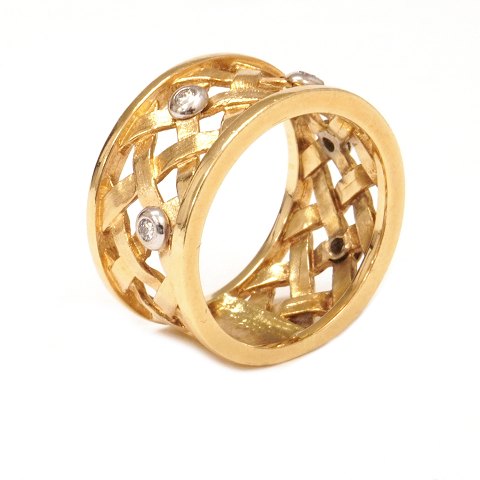 Ole Lynggaard Copenhagen 14kt Gold Flecht Ring mit 
fünf Brillanten. Ringbreite: 11mm. Ringgr. 54