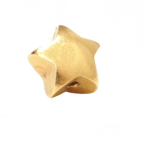 Ole Lynggaard Copenhagen 14kt gold star clasp. 
Size: 14x14mm