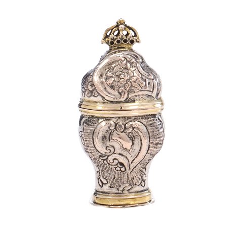 Hovedvandsæg i delvist forgyldt sølv af A.C. 
Boedewadt, Tønder, 1761-1815. H: 7,1cm