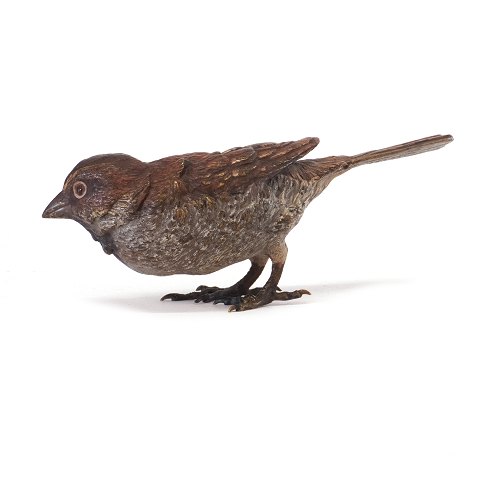 Polychrom dekorierte Wienerbronze. H: 5,5cm. L: 
14cm